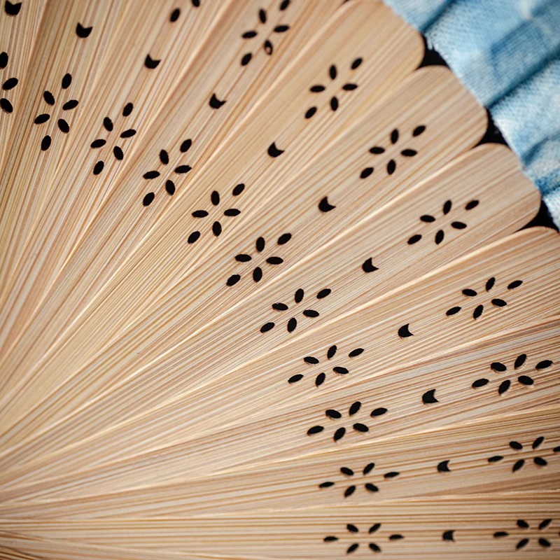 Quạt gấp biển sâu mới quạt gấp thủ công phong cách Trung Quốc quạt gấp phụ nữ Hán phục sườn xám quạt múa phong cách cổ đại quà tặng nam