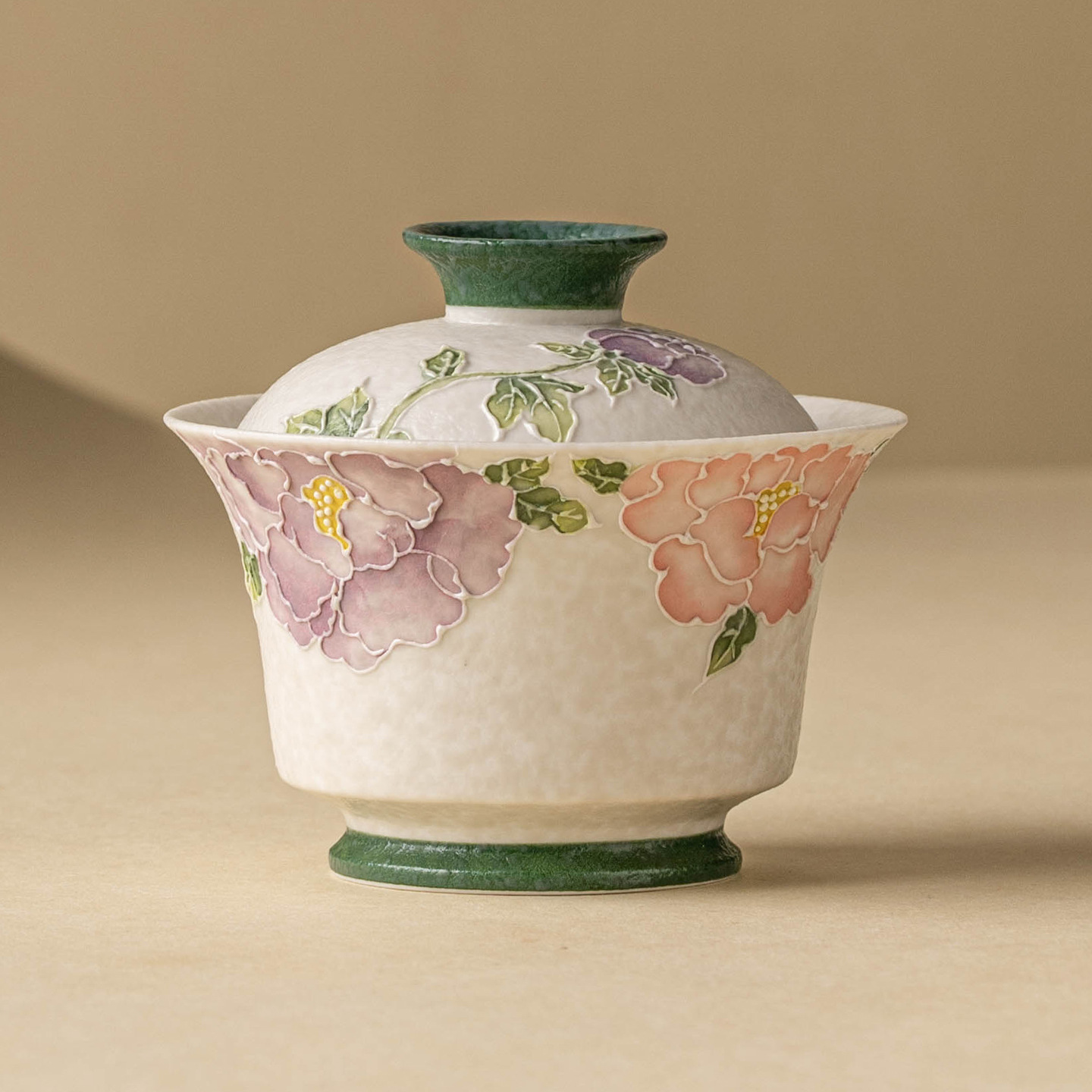 Nhà máy đá mỏ trắng hai chiếc bát có nắp đậy bằng tay đống chạm khắc hoa mẫu đơn cốc trà Kung Fu cốc trà cao cấp cốc trà gốm sứ