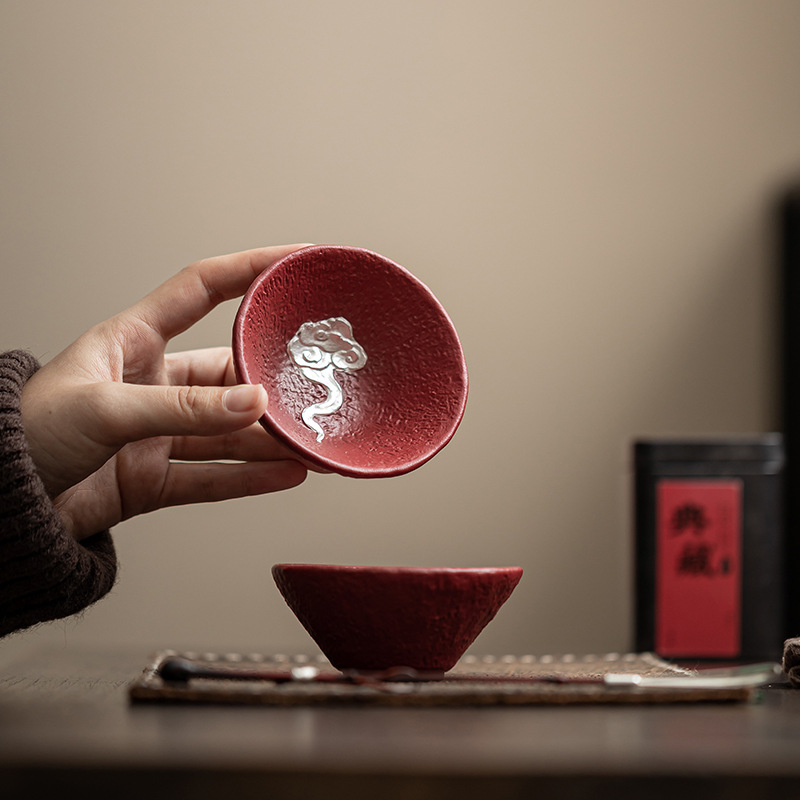 Bức tường cung điện màu đỏ tốt lành đám mây mạ bạc đôi cốc gốm sứ màu đỏ cốc lễ hội cốc chủ sở hữu bộ hộp quà tặng