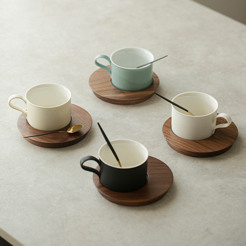 Cốc cà phê giá trị cao Chupu cốc nước nhỏ tinh tế gia dụng gốm sứ tặng cho nam nữ cốc cao cấp sang trọng nhẹ có đĩa
