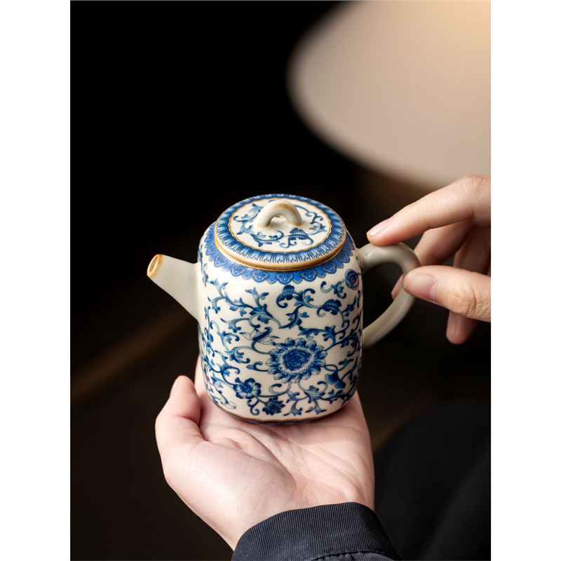 Ấm trà hình vuông màu xanh và trắng với hoa sen ở Ru Kiln để pha trà gia dụng cao cấp 2024 mới gốm sứ đơn bán buôn