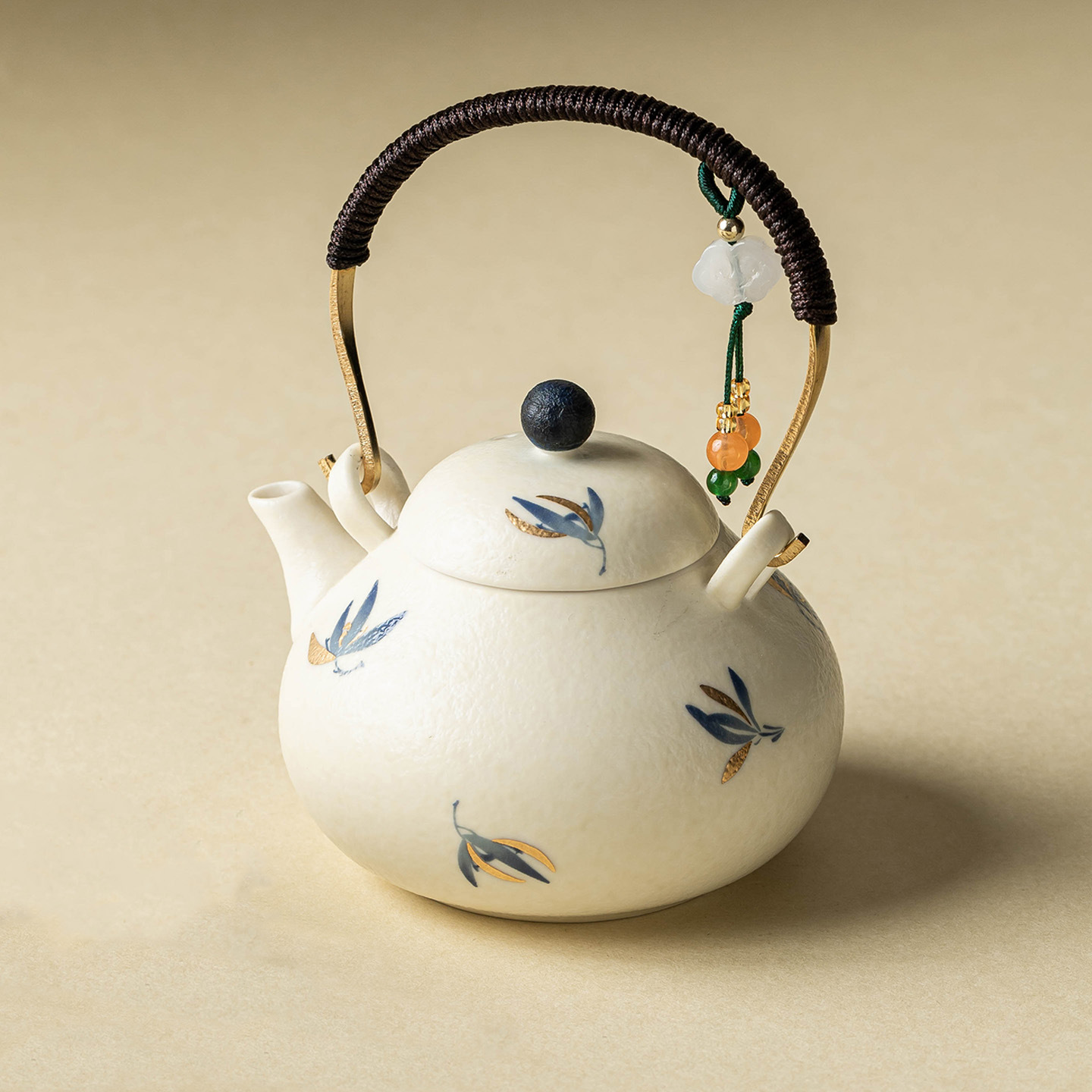 Ấm trà lan hồ điệp vàng vẽ màu trắng mỏ đá ấm trà gốm sứ cao cấp gia dụng ấm trà nhỏ trang nhã ấm đơn