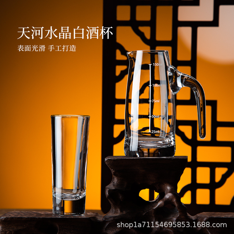 Bộ cốc và bình đựng rượu bằng thủy tinh dày kiểu Trung Quốc sáng tạo, dùng trong nhà, dùng để tiếp khách, gồm 0.05kg cốc, cốc Wilder có chi tiết vàng.