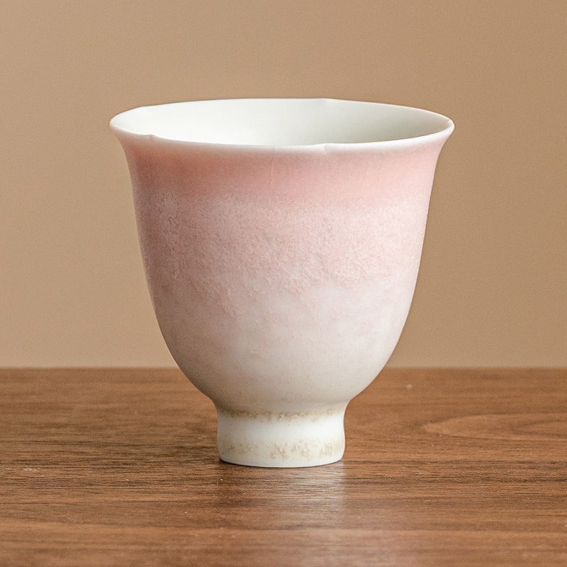 Cốc chủ nhân biến đổi lò Macaron màu tím quyến rũ chân cao hoa thần cốc trà cốc trà gốm sứ gia dụng cốc trà bộ trà Kung Fu