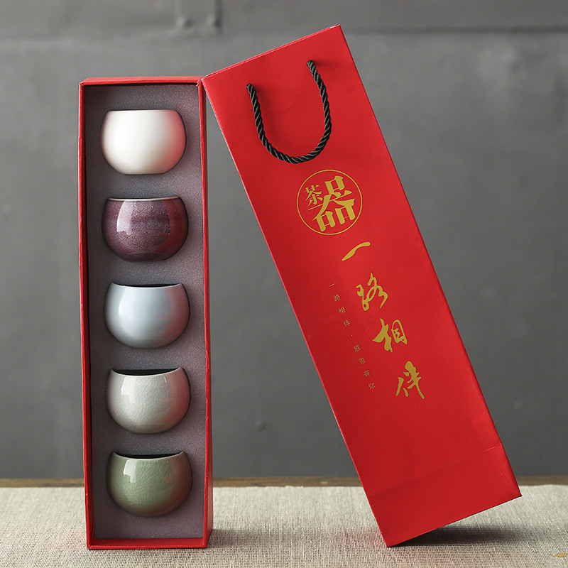 Bộ ấm chén trà quà tặng với năm lò nổi tiếng: chén nếm, chén chủ, lò Ru gốm, lò Ge, lò Jun, chén trà Kung Fu để uống trà.