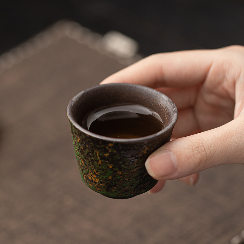 Cốc móng ngựa màu xanh lá cây Xianzong Cốc trà gốm biến đổi lò bùn đá cũ Cốc trà nếm trà cốc đơn cốc trà cổ điển gia dụng Dụng cụ pha trà Kung Fu