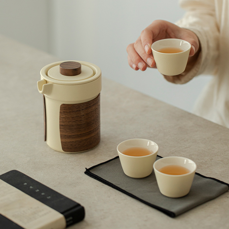 Bộ trà du lịch một bình ba cốc đơn giản Chupu, cốc khách nhanh cầm tay ngoài trời, cốc nước pha trà gốm sứ, quà lưu niệm doanh nghiệp