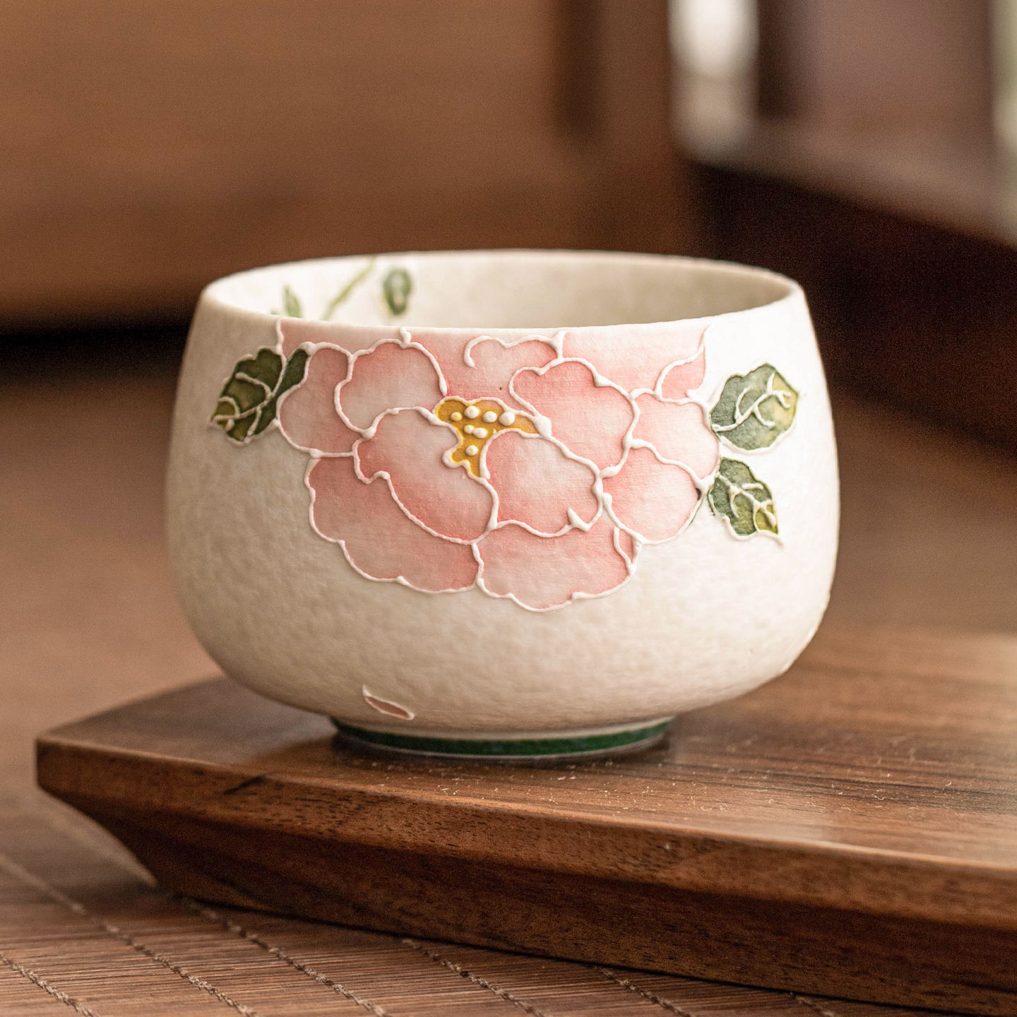 Nhà máy đá mỏ chủ cốc vẽ tay đống hoa mẫu đơn chạm khắc cốc La Hán cốc tinh xảo chuyên dụng cá nhân bộ trà gốm sứ Kung Fu