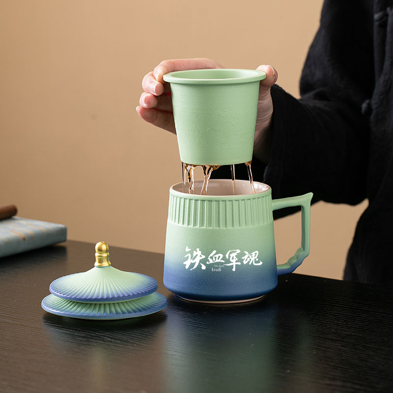 Quà lưu niệm cho các cựu chiến binh xuất sắc