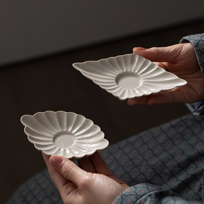 Bán buôn đế cốc màu xám thực vật đế cốc trà hình sáng tạo chống bỏng cách nhiệt phụ kiện bộ trà gốm sứ cổ điển kiểu Trung Quốc