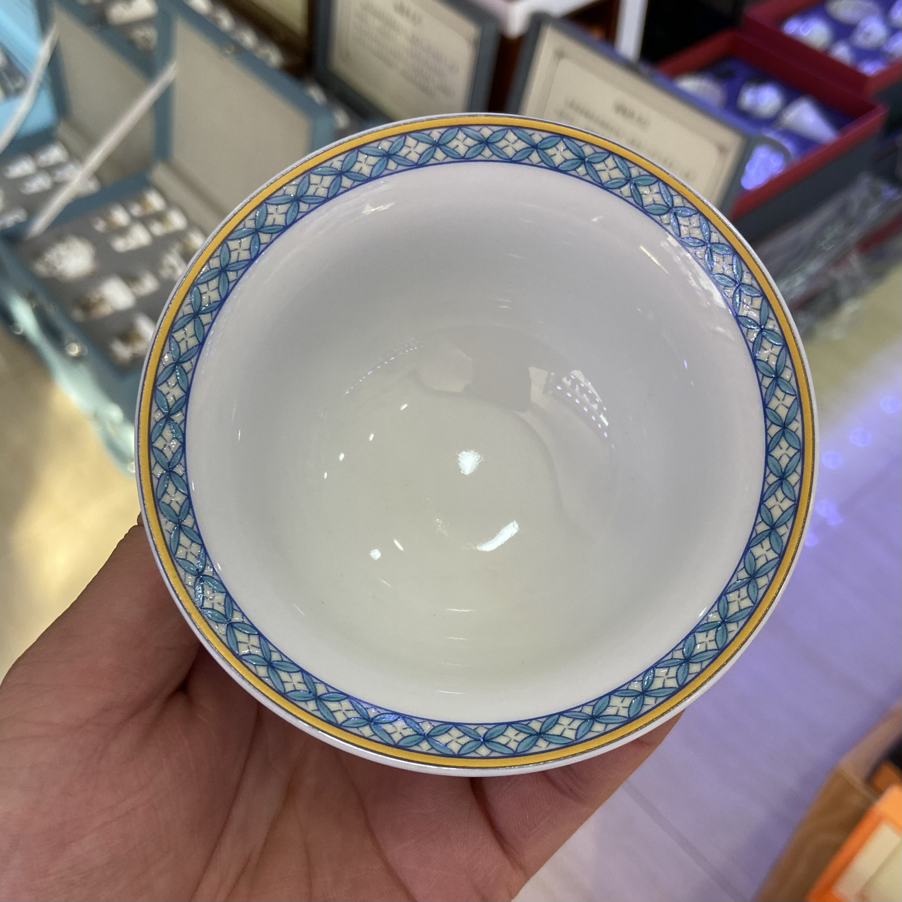Jingdezhen gốm sứ cổ bùn xô màu vẽ vàng xung quanh cành sen ba chỉ có nắp bát Bộ trà Kung Fu đơn bát trà tách trà