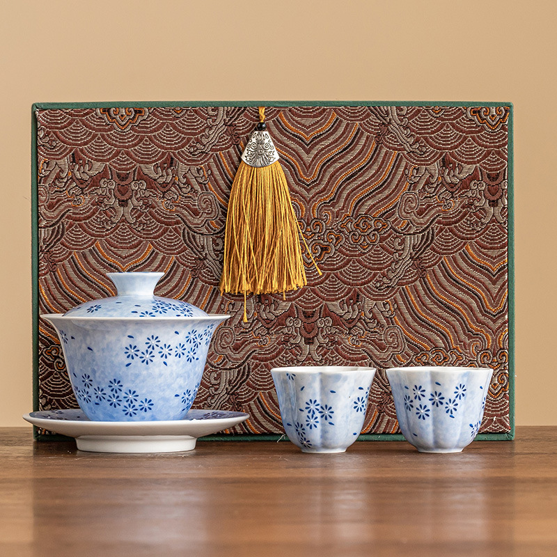 Chén trà ba tài bằng gốm sứ bộ trà kungfu hoa cúc xanh vẽ tay bộ trà phong cách Trung Quốc mới một bát hai chén bát trà