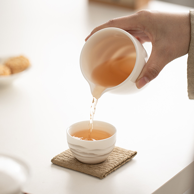 Cốc sứ trắng ngọc bích gốm sứ cốc trà Haifen dụng cụ trà Kungfu dụng cụ trà gia dụng đơn giản không nóng tay