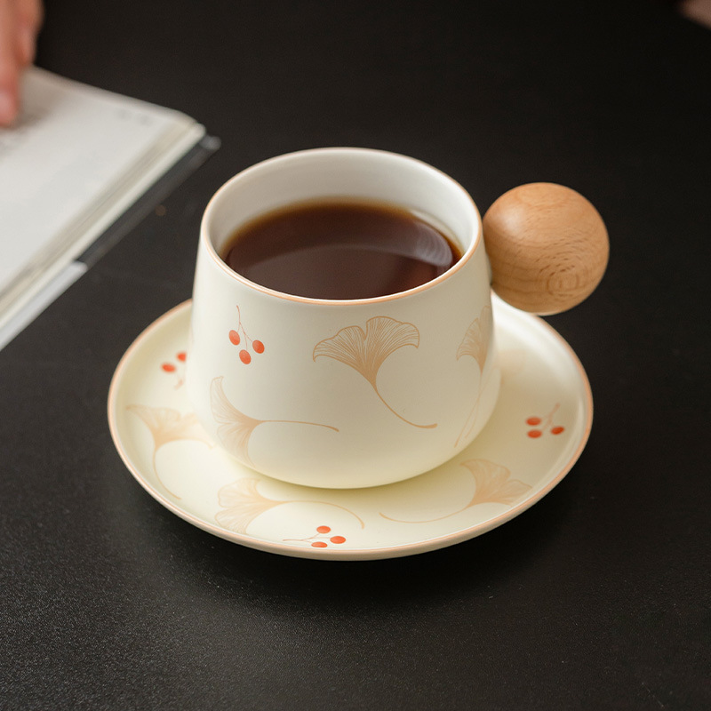 Cốc cà phê bóng bạch quả màu be, cốc trà chiều tinh tế, cốc sứ gốm, cốc uống nước gia dụng, bộ cốc và đĩa