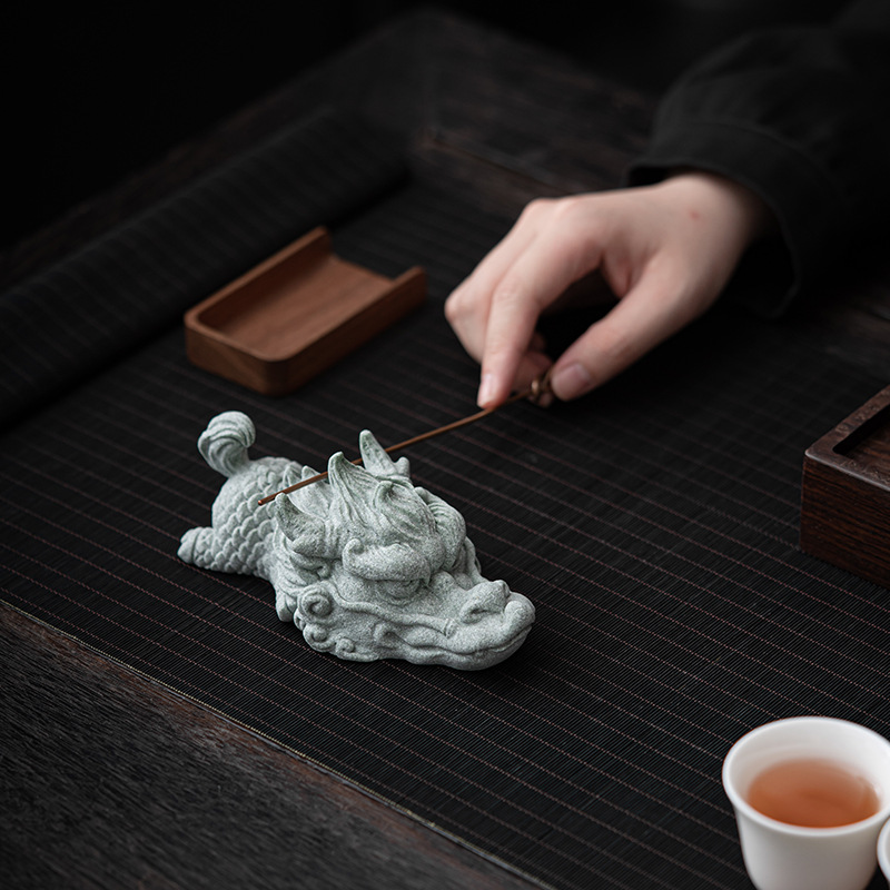 Đá sa thạch xanh phong cách quốc gia may mắn thú cưng trà Kỳ Lân Bìa Đựng bút đựng Bàn trà phòng trà gia dụng đồ trang trí nhỏ đa năng