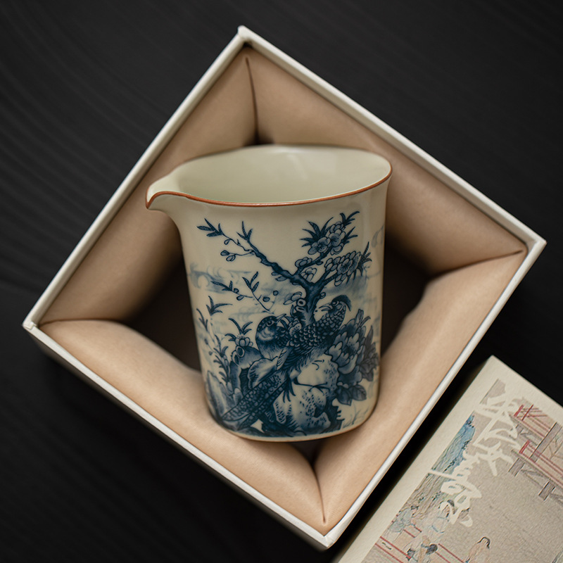 Cốc công bằng gốm sứ dòng lò Ru cổ