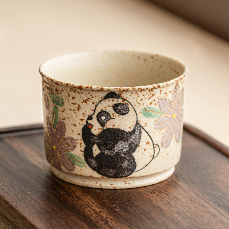 Cốc chủ nhân gốm sứ đỏ đá lửa trắng chạm khắc vàng gấu trúc vẽ tay hoa cúc cốc tròn cốc trà lớn gia dụng