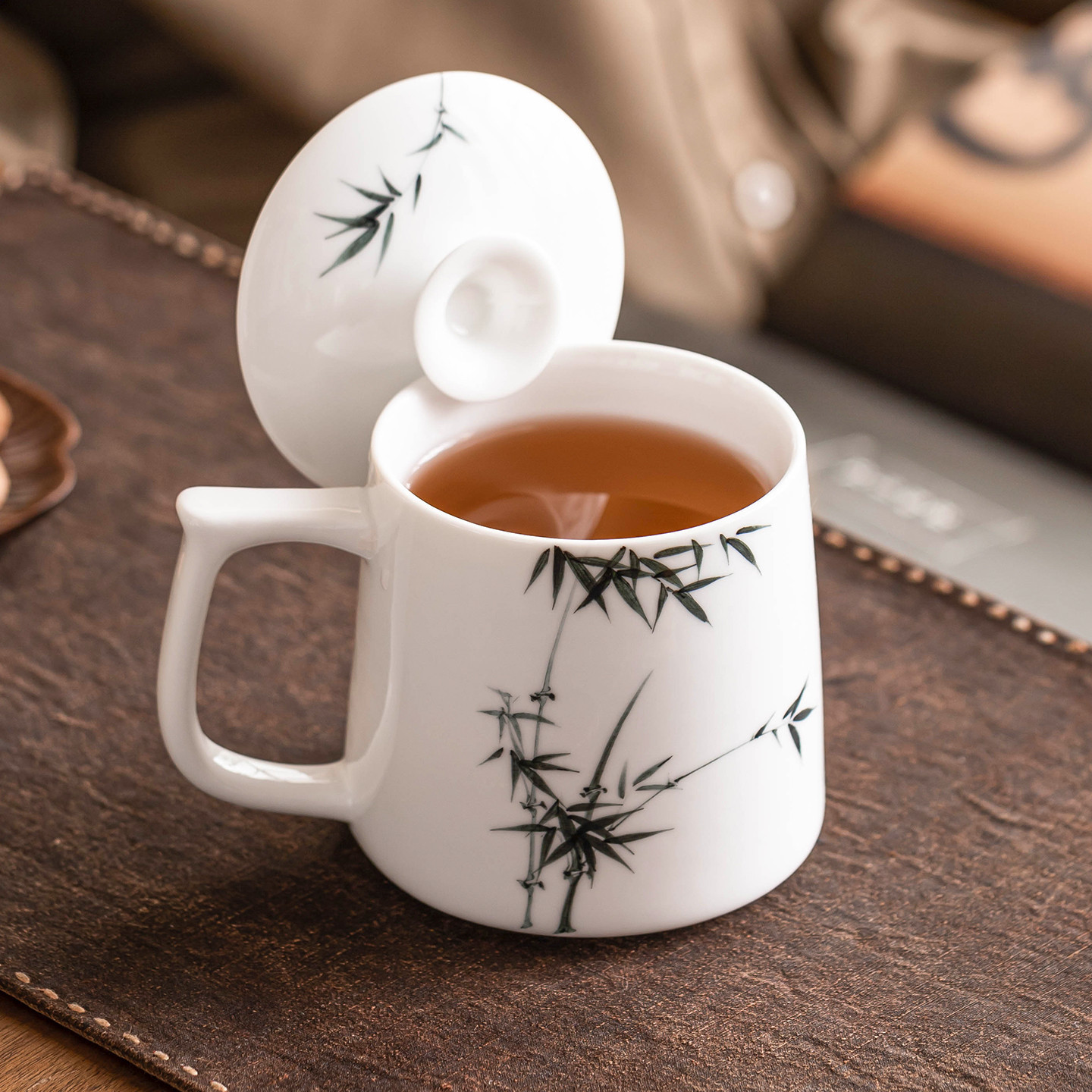Cốc pha trà gốm sứ bằng tre mực vẽ tay Jisu cốc lớn gia dụng có nắp có thể treo cốc uống nước văn phòng