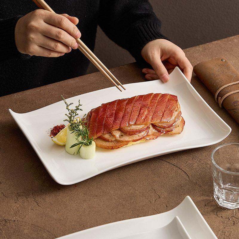 Đĩa gốm sứ cạnh vuông chữ dài Yogurt, đĩa gia dụng, đĩa ăn tối màu trắng trong nhà hàng khách sạn cao cấp, đĩa thịt nướng