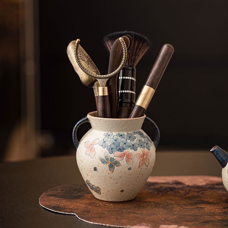 Bộ sáu quý ông trà đạo đỏ bằng đá lửa xanh trắng, ống trà đạo hoa cẩm tú cầu bằng vàng, phụ kiện bộ trà gia dụng bằng gốm