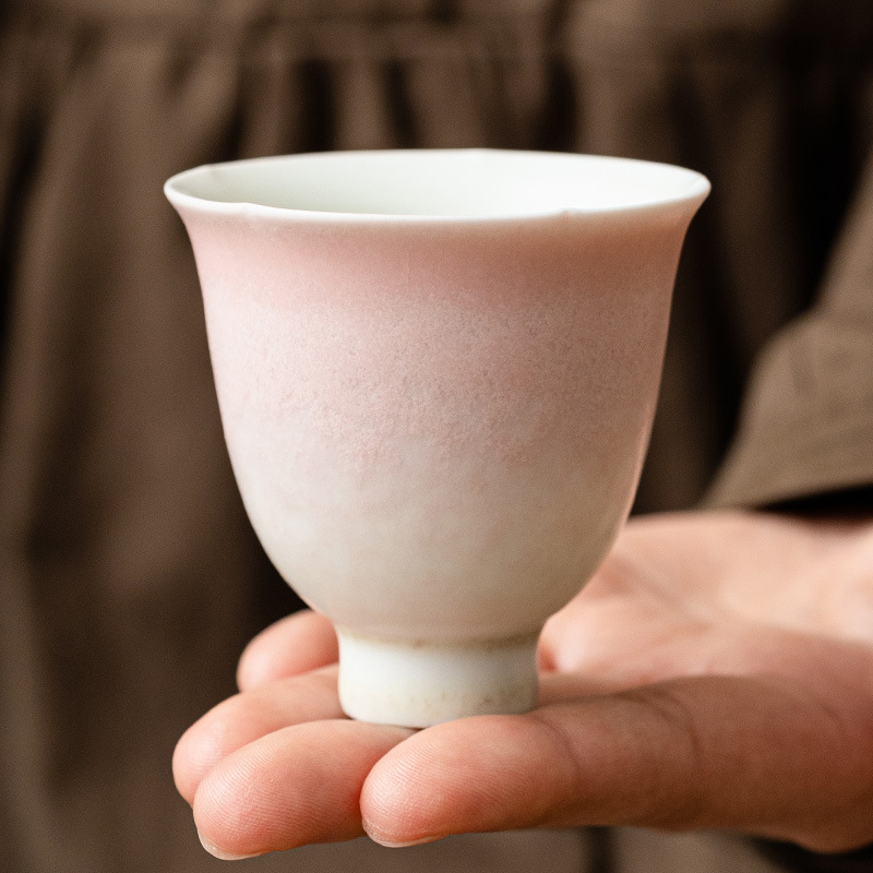 Cốc chủ nhân biến đổi lò Macaron màu tím quyến rũ chân cao hoa thần cốc trà cốc trà gốm sứ gia dụng cốc trà bộ trà Kung Fu