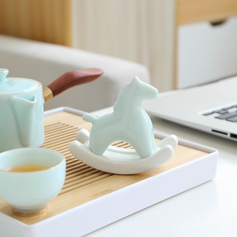 Đồ trang trí bàn ngựa bập bênh gốm sứ sáng tạo bàn trà nhà văn phòng trà chơi trà thú cưng lối vào trang trí thủ công mỹ nghệ