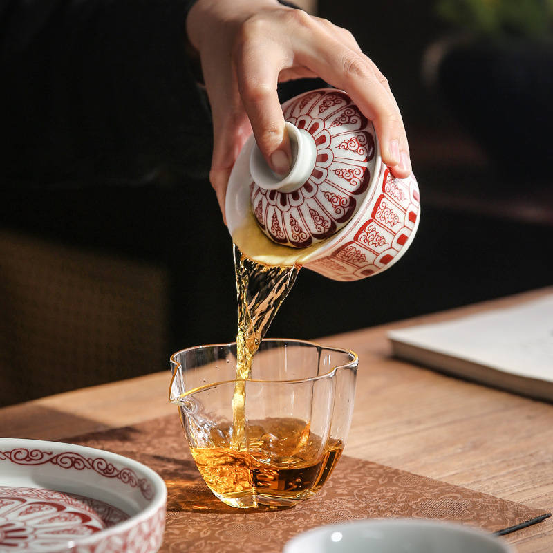 Jingdezhen tráng men màu đỏ lá chuối ba cái bát có nắp cốc trà bộ trà Kung Fu cao cấp bán buôn bát trà pha trà