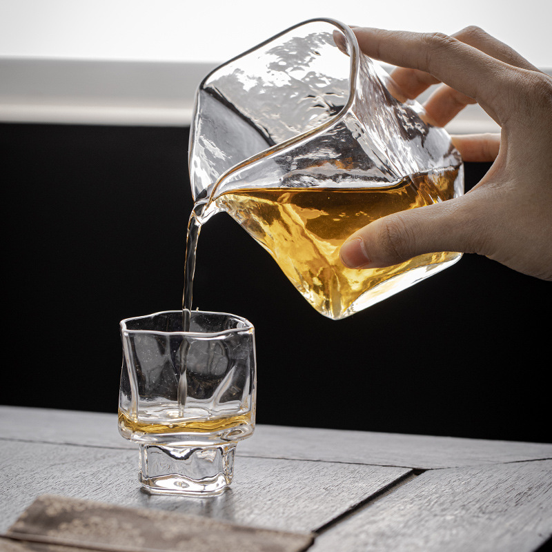 Cốc công bằng thủy tinh chịu nhiệt Dụng cụ chia trà vuông dày kiểu Nhật Cốc công cốc đều không đều Bộ trà Kung Fu Biển Trà