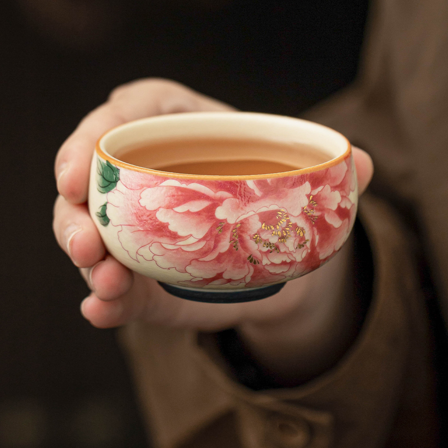 Cốc trà gốm trắng khai thác đá cốc trà hoa mẫu đơn dát vàng cốc la hán cốc chủ nhân cao cấp cốc chuyên dụng cá nhân cốc trà đơn