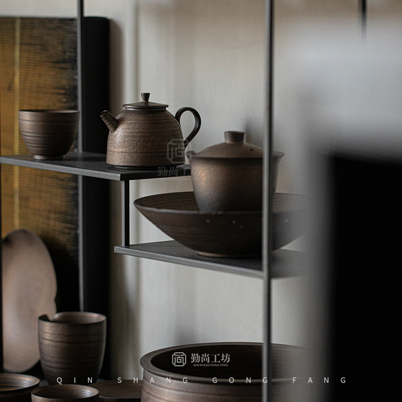 Bộ ấm trà Kung Fu tráng men gỉ mạ vàng thủ công Dòng ấm trà gốm thô Hai cái bát có nắp Một chiếc cốc trà đơn