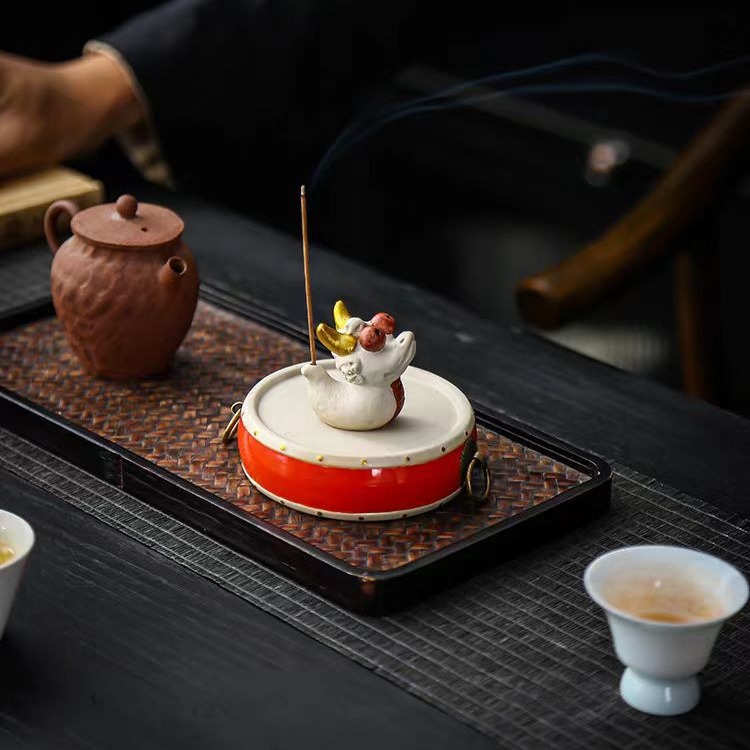 Đồ trang trí năm rồng gốm sứ rồng trống cắm hương Dây gia dụng Lư hương nằm Lư hương gỗ đàn hương khay hương dây trong nhà đáy