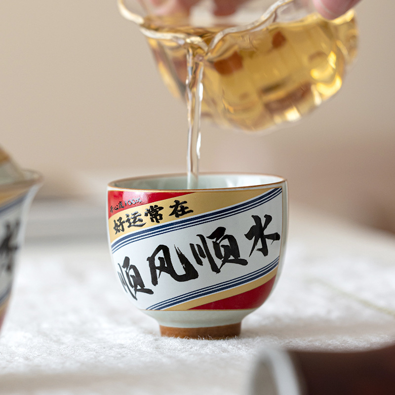 Bộ ấm chén trà Kung Fu gốm sứ với tách trà tro gỗ phong thủy dùng cá nhân, tách chủ nhà và quà lưu niệm.