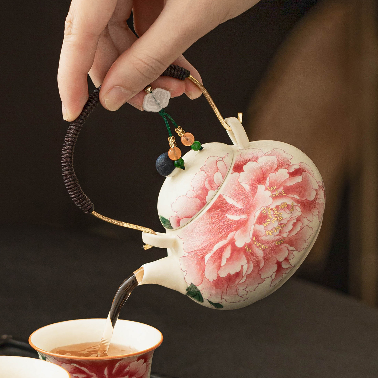 Ấm trà gốm trắng đá mỏ ấm trà mẫu đơn sơn vàng dụng cụ pha trà Kung Fu phong cách Trung Quốc gia dụng ấm đơn lọc