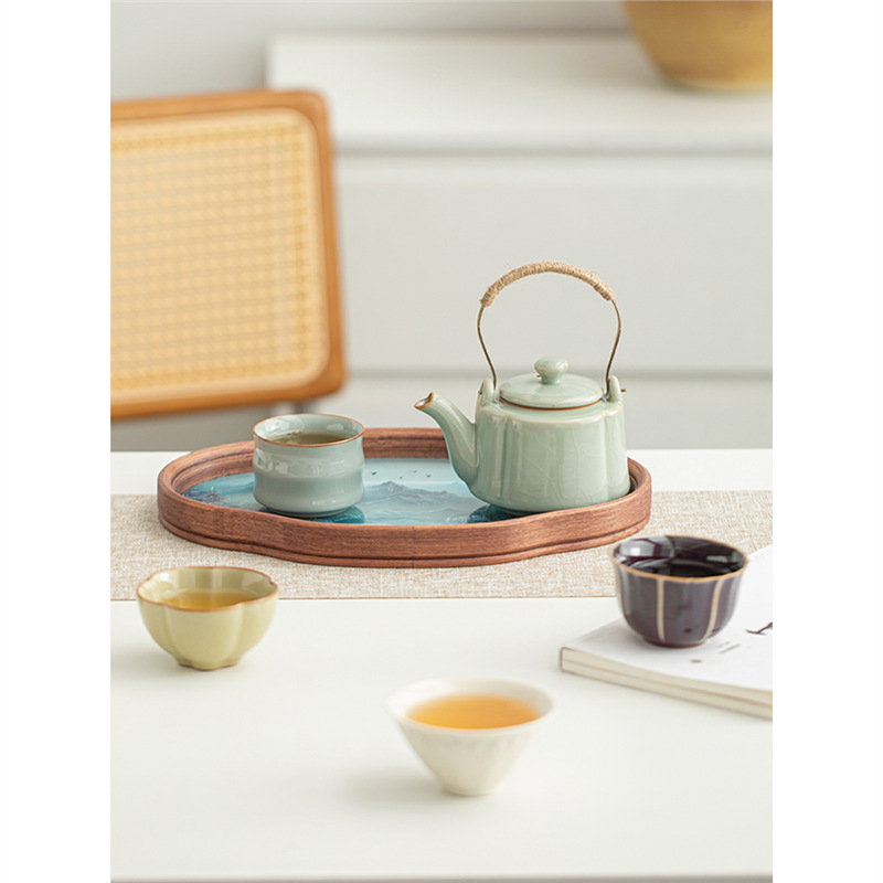 Bộ ấm trà du lịch năm lò nung nổi tiếng trong Bảo tàng Cung điện