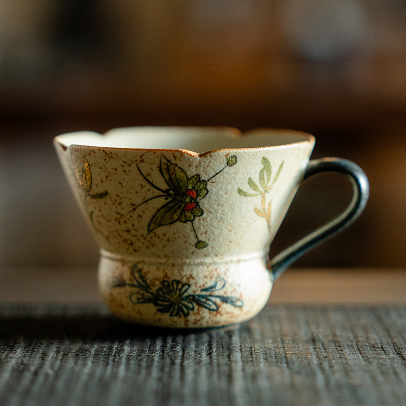 Cốc gốm sứ đỏ đá lửa trắng xanh chạm khắc vàng tinh khiết vẽ tay hoa lan bướm phong cách retro cốc trà chủ nhân cốc phong cách Trung Quốc