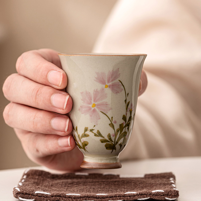 Cốc hương thơm hoa cúc nhỏ màu xám thực vật cốc chủ nhân Bộ Trà Công Phu cốc trà gốm sứ cốc uống trà cốc nước gia dụng cốc đơn
