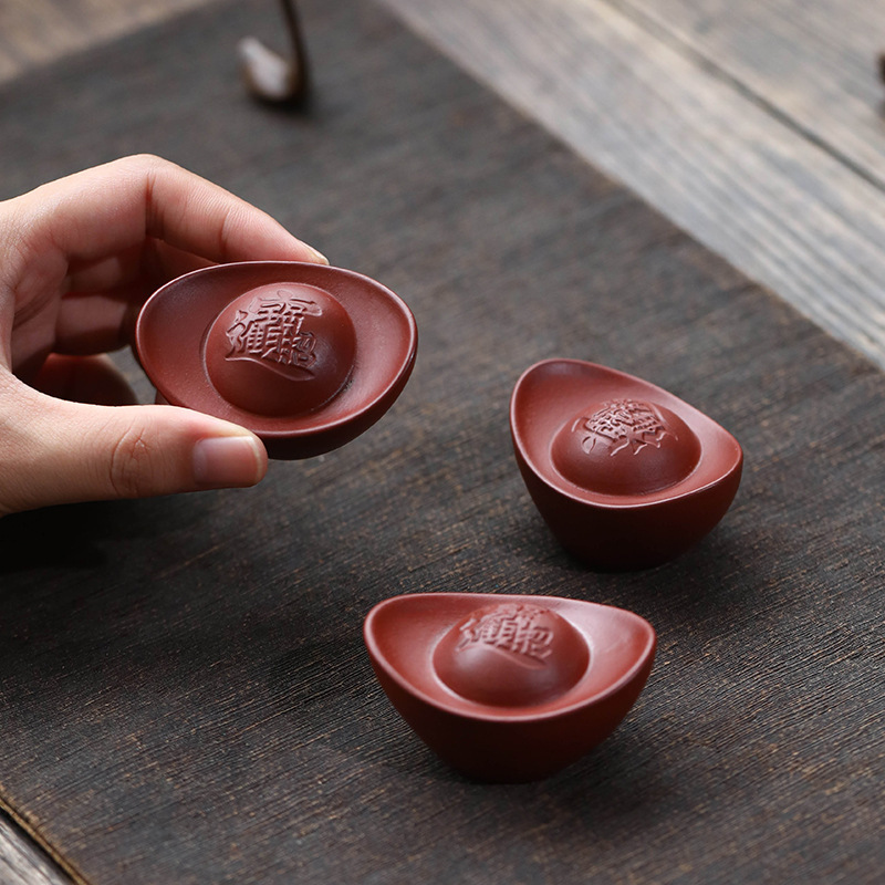 Đồ trang trí Yuanbao vật nuôi trà cát tím Yixing phần vàng bộ trà thủ công bàn trà tay chơi trà tay cầm chơi đồ thủ công bán buôn