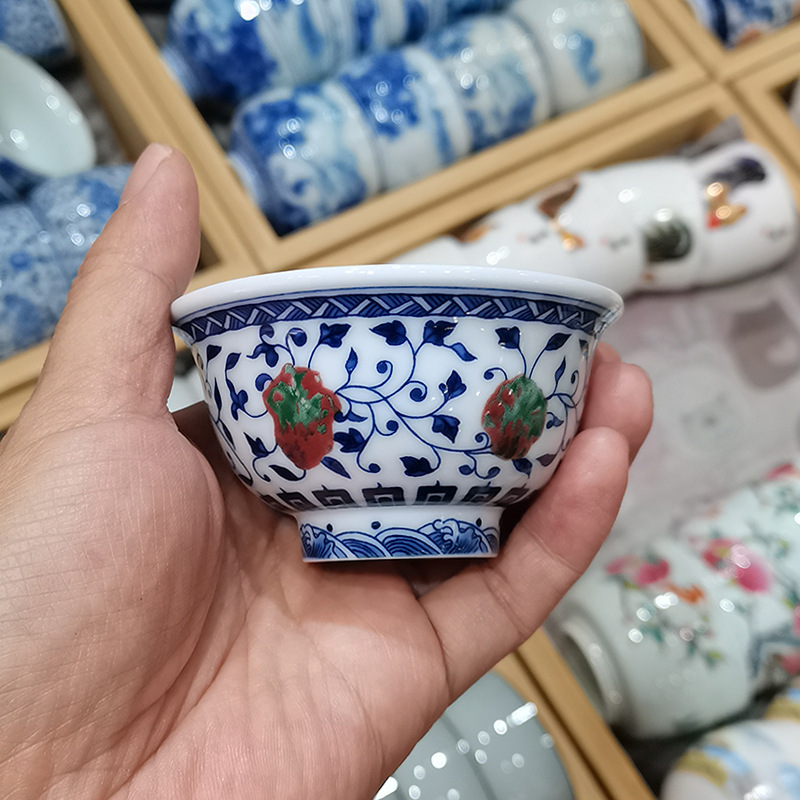 Sứ trắng xanh quấn cành sen cốc chủ nhân Jingdezhen gốm sứ ép tay cốc trà bộ trà Kung Fu cốc trà cốc trà đơn bát trà