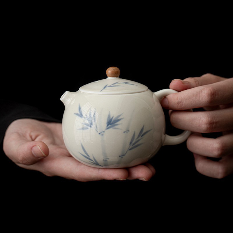 Ấm trà vẽ tay màu xám thực vật Đồ pha trà tre xanh trắng có màu men Bộ trà Kung Fu cao cấp gia dụng Ấm pha trà gốm sứ