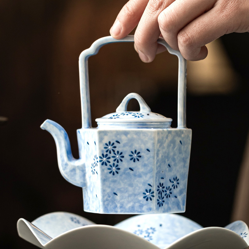 Ấm trà gốm cổ điển kiểu Trung Quốc có tay cầm hoa cúc màu xanh, thích hợp sử dụng tại nhà, bộ trà kung fu có bộ lọc, nồi đơn chống bỏng.