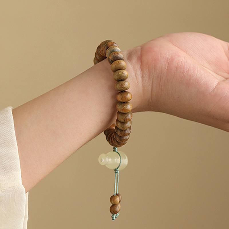 Vòng tay đá Shoushan đích thực theo phong cách Trung Quốc mới với nhiều vòng tròn dành cho nam và nữ, vòng tay đá ô liu mịn cá tính thích hợp.