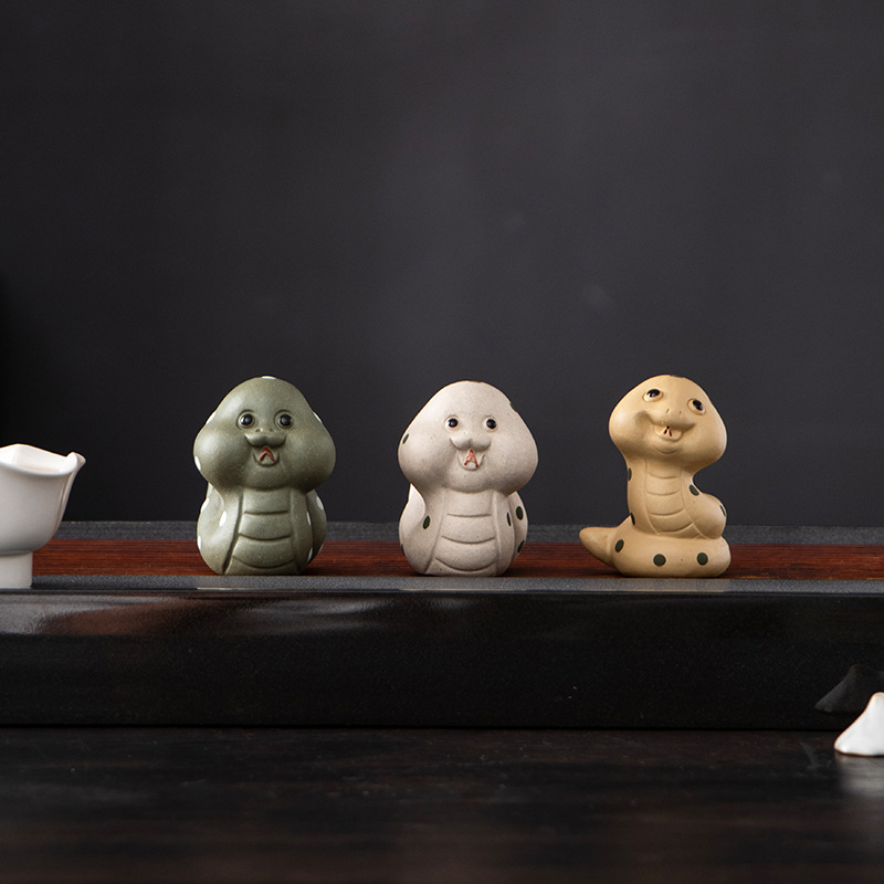 Yixing quặng thô tử sa trà vật nuôi rắn hoàng đạo rắn sáng tạo dễ thương bàn trà bàn trà bàn trà đồ trang trí chơi trà