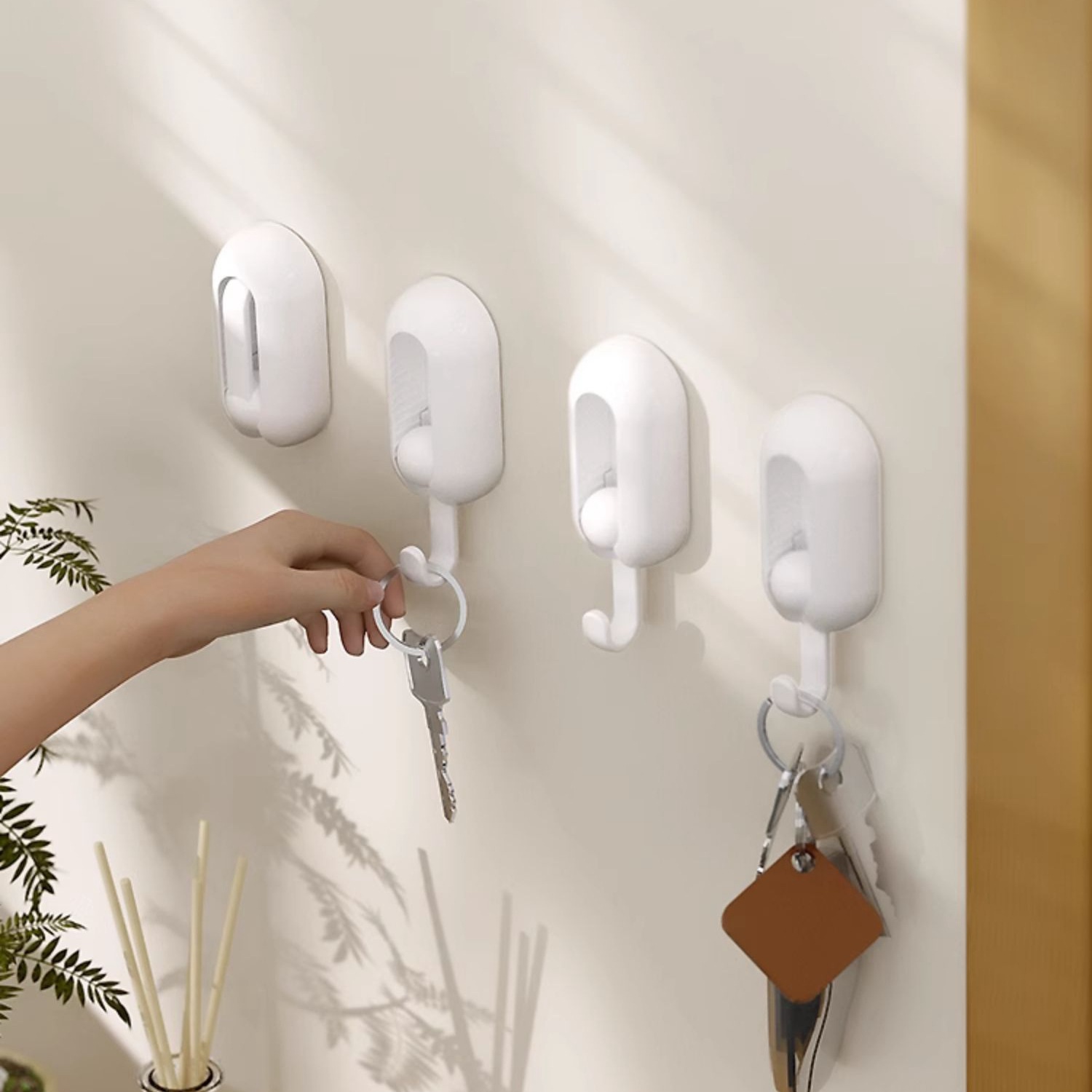 Móc xoay đa năng kiểu Nhật, móc treo chịu lực tường nhà bếp không đục lỗ, móc dán liền mạch sau cửa ra vào cặp sách