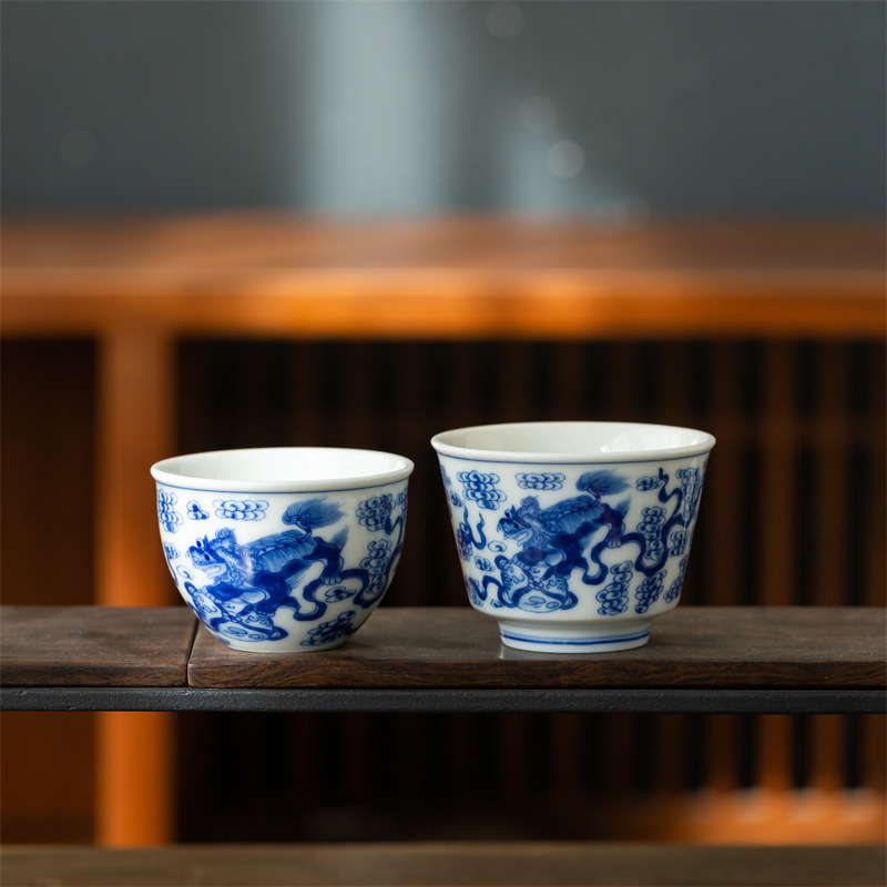 Chủ nhân của Pinming Cốc trà cao cấp Jingdezhen Cốc tay sứ trắng xanh Cốc cá nhân gốm sứ gia dụng Bán buôn cốc ép Xianglong