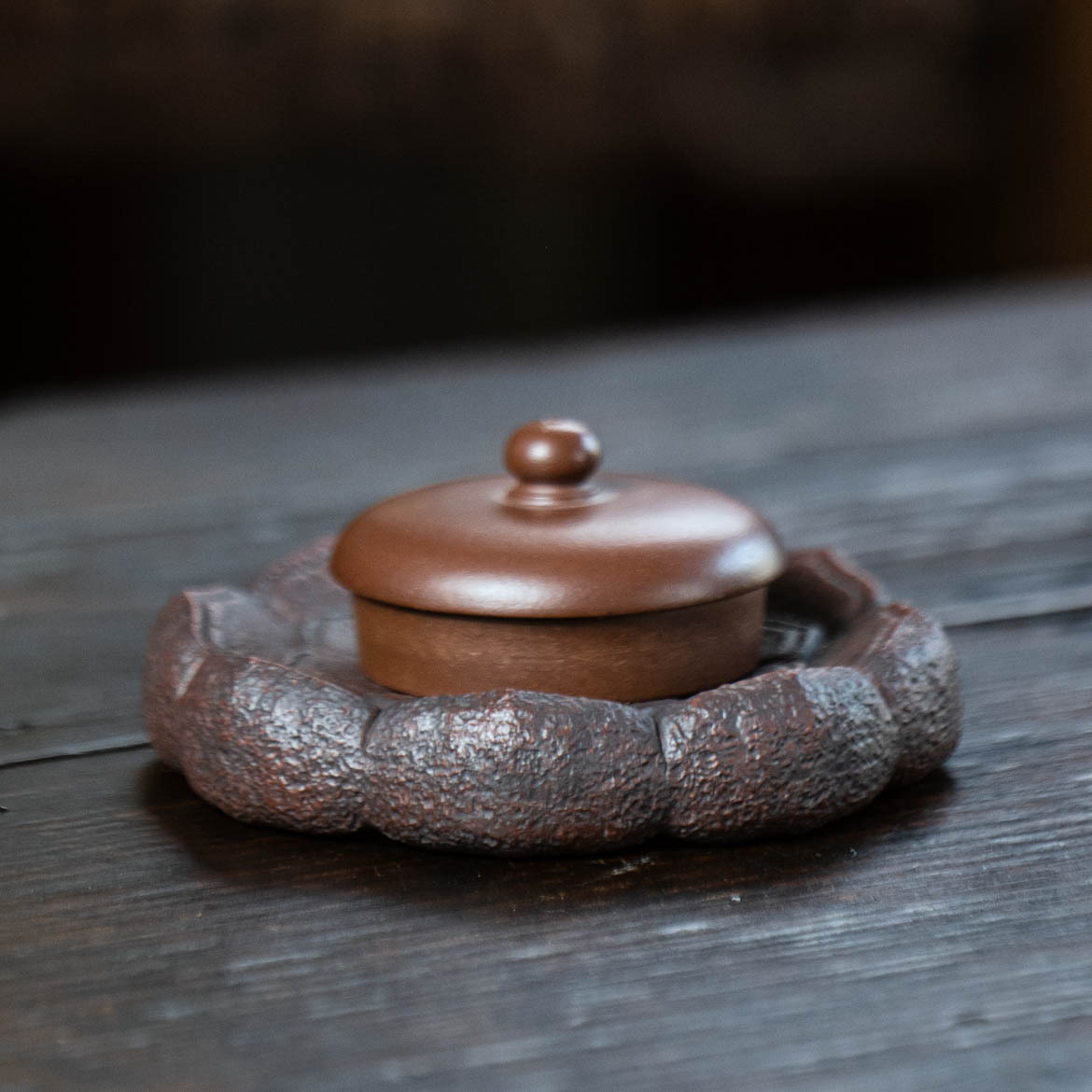 Đồ trang trí trà đạo thú cưng Cát Tím quặng nguyên bản Nghi Hưng, đế cắm hương, lư hương