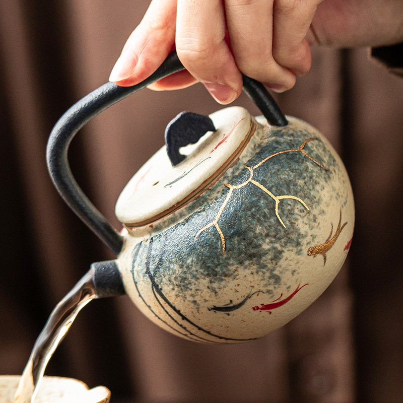 Nhà máy Ấm pha trà đỏ đá lửa màu xanh và trắng chạm khắc vàng vẽ tay Koi Koi Vần hoa sen Ấm trà gốm sứ có bộ trà lọc