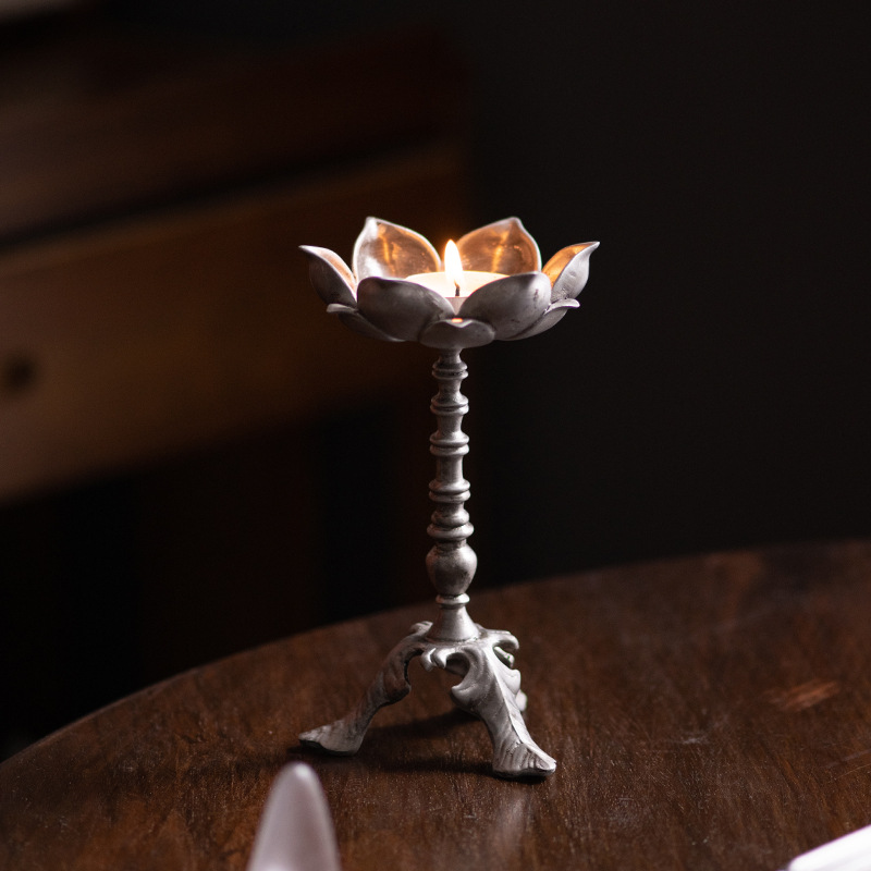 Chân cao Hoa Sen Thời Nhà Liêu, chân nến cổ kính, bàn trà phòng trà, đồ trang trí mặt bàn bằng kim loại cổ điển thiền, chân nến, trà đạo