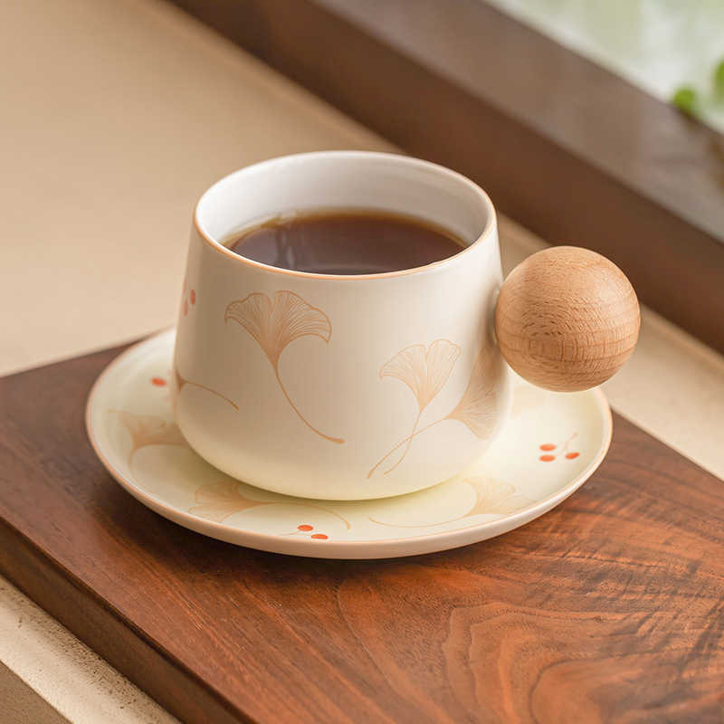 Cốc cà phê bóng bạch quả màu be, cốc trà chiều tinh tế, cốc sứ gốm, cốc uống nước gia dụng, bộ cốc và đĩa