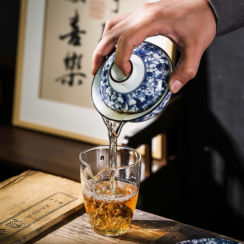 Sancai có nắp bát gốm sứ có nắp bát trà cốc trà Kung Fu trà bát trà màu xanh và trắng tách trà cá nhân cổ điển