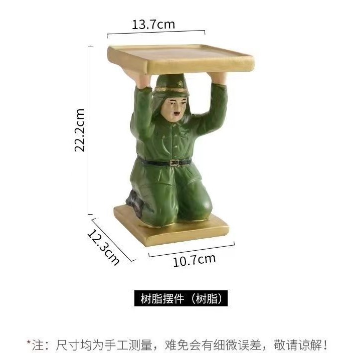 Khách sạn nổi tiếng trên mạng, nhà hàng chủ đề bàn, quỷ nhỏ Nhật Bản đầu hàng, quỳ xuống phục vụ món ăn, bộ đồ ăn, khay khách sạn